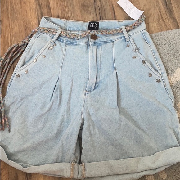 NEW WITH TAGS BDG High Rise Mom Jean Shorts - Picture 7 of 10
